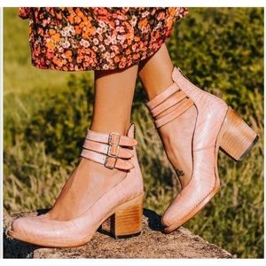 FREEBIRD BY STEVEN RANDI SHOES SIZE 9 Pink Crocodile Leather